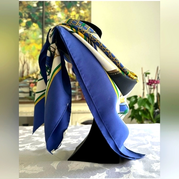 🇫🇷Hermès Scarf Les Voitures a Transformation 100%Silk! size 90×90cm💙💛 - Picture 3 of 11